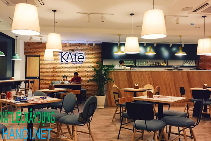 Chơi chữ tạo ra tên quán.