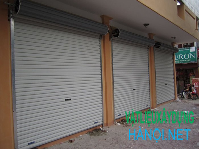 Cửa cuốn tấm liền.