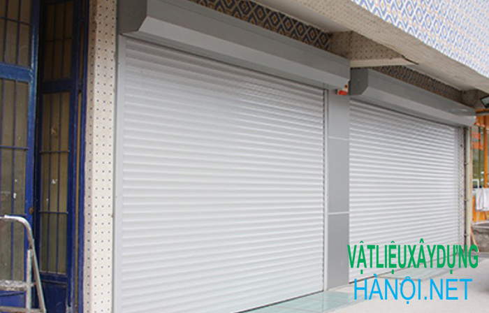 Cửa cuốn tấm liền.