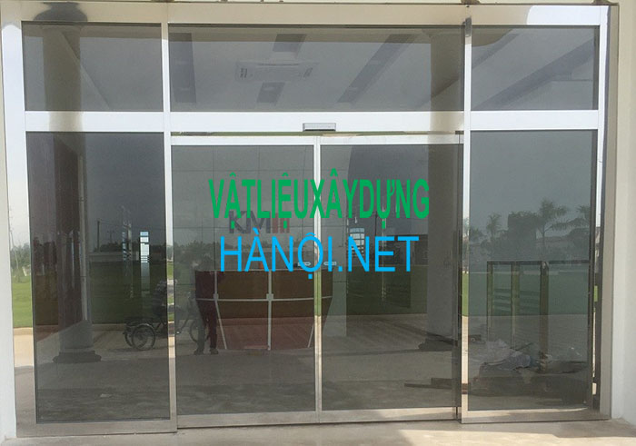 Cửa kính, vách kính khung inox đẹp mang lại vẻ đẹp hiện đại