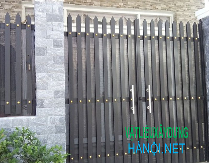 Mẫu cửa sắt hộp 2 cánh, 4 cánh đơn giản