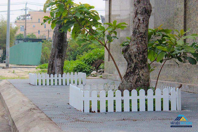 Hàng rào gỗ sơn trắng