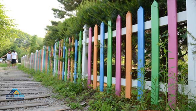 Hàng rào nhiều màu sắc