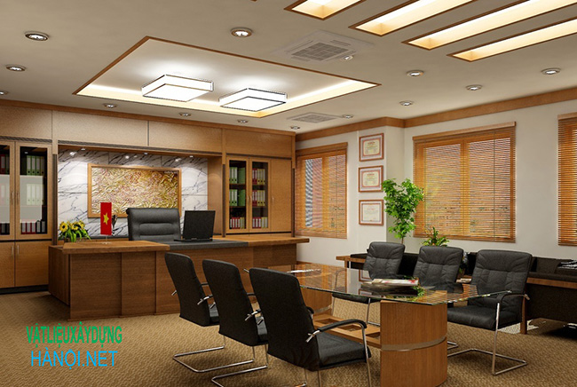 Không kê bàn giám đốc giữa phòng