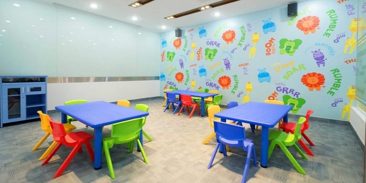 vẽ tranh tường trung tâm tiếng anh